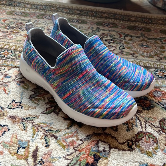 Like new sketchers goga max slip-on sneakers memory foam sole - Picture 1 of 6